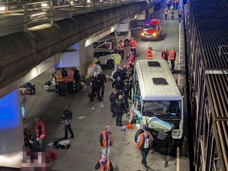 Sudar teretnog voza i autobusa u Francuskoj, povrijeđeno najmanje 19 osoba
