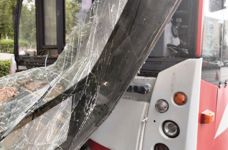 Sudar tramvaja i autobusa u Grčkoj, povrijeđeno oko 30 ljudi