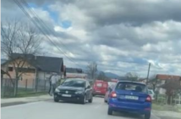 Sudar tri automobila kod Živinica: Povrijeđene dvije osobe