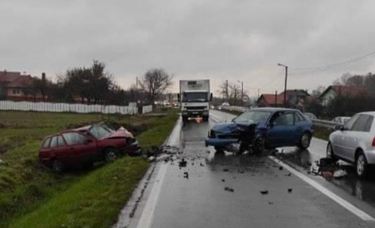Sudar tri vozila kod Bijeljine, petoro povrijeđenih