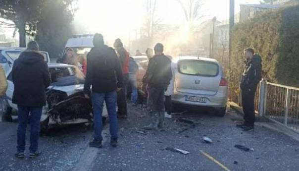 Sudar tri vozila na regionalnom putu kod Visokog, povrijeđene dvije osobe