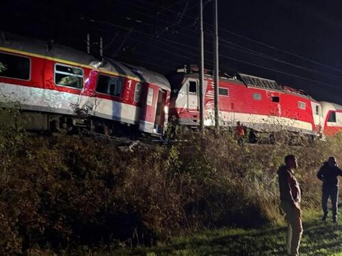 Sudar vozova kod Pezinoka: Povrijeđeno skoro 80 putnika, istražuje se ljudska greška