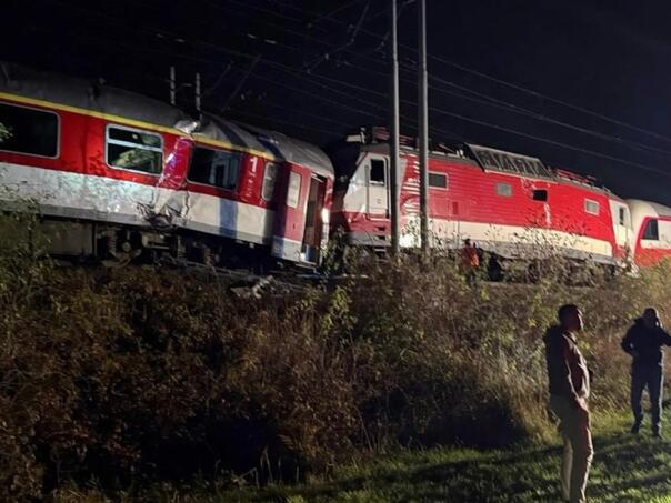 Sudar vozova kod Pezinoka: Povrijeđeno skoro 80 putnika, istražuje se ljudska greška