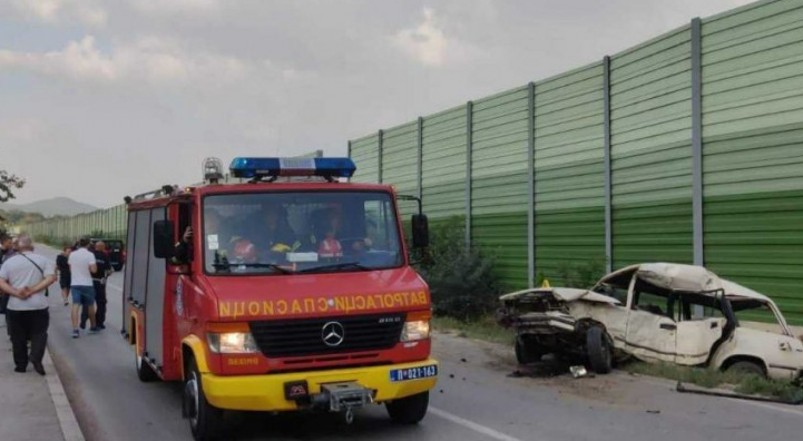 Sudarili se autobus i automobil: Jedna osoba poginula, 13 povrijeđeno