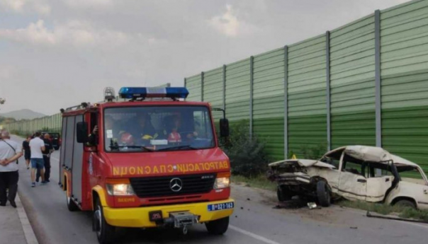 Sudarili se autobus i automobil: Jedna osoba poginula, 13 povrijeđeno