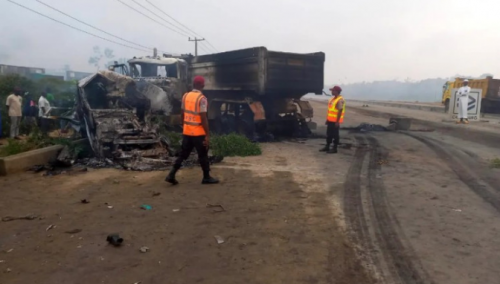 Sudarili se autobus i kamion: Poginulo 16 osoba