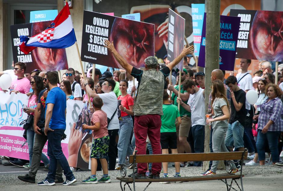 Sudionici povorke 'Hod za život' žele novi zakon o prekidu trudnoće