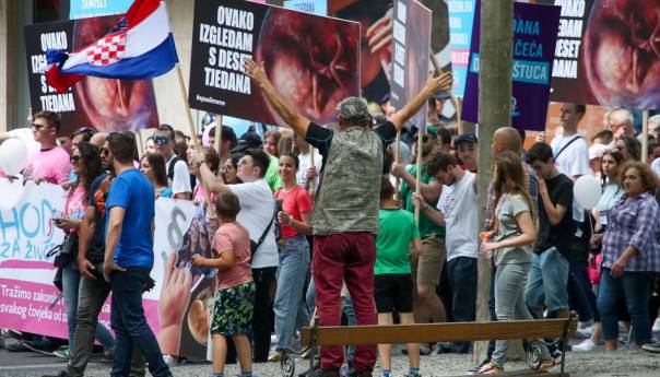 Sudionici povorke 'Hod za život' žele novi zakon o prekidu trudnoće