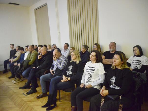 Suđenju Ademu Šumanu: Nakon ubistva sa majkom sjedio u nargila baru, častio pjevačicu