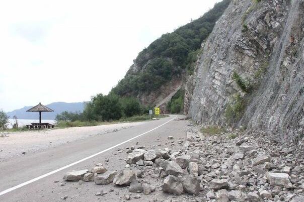 Suhe i mjestimično vlažne ceste u BiH, oprez zbog odrona i magle