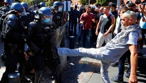 Sukob Žutih prsluka i policije po Francuskoj, više od 250 uhapšenih