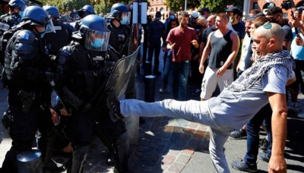 Sukob Žutih prsluka i policije po Francuskoj, više od 250 uhapšenih