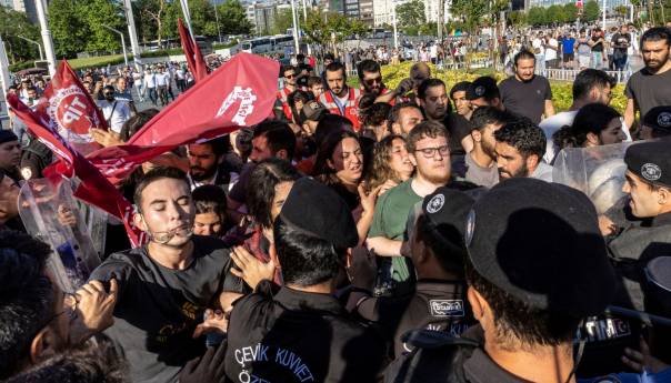 Sukobi policije i demonstranata u Istanbulu