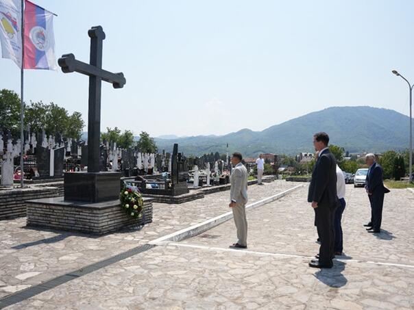 Suljagić bijesan na Delegaciju EU u BiH: Položili cvijeće srpskim vojnicima?