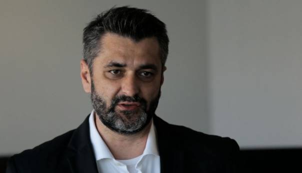 Suljagić: Brnabić laže, Vučićev izaslanik godinama moli i preklinje