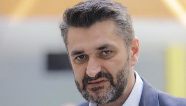 Suljagić isprozivao Schmidta: Dođu mi u Srebrenicu, liju krokodilske suze, a onda...