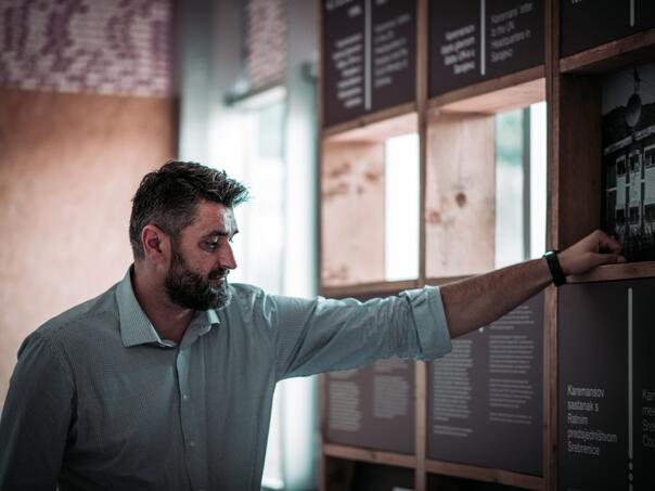 Suljagić: Odakle mi pravo da mislim da preživjeli Srebreničani imaju pravo na više od freze i plastenika?