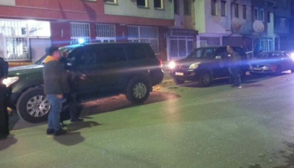 Sumnja se da je neeksplodirana bomba u kancelariji OIK u Mitrovici, čeka se KFOR