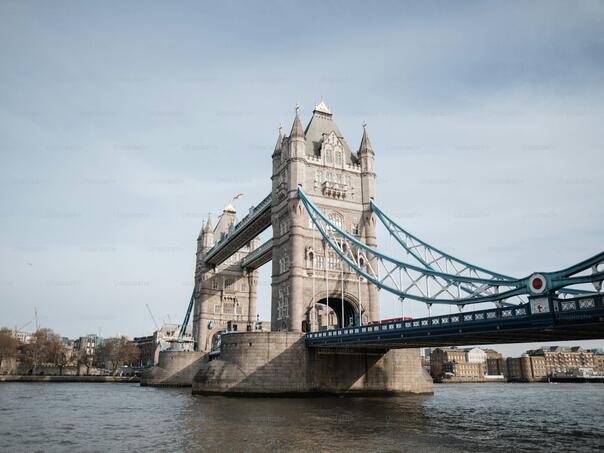 Sumnjivi paketi izazvali haos u Londonu, izvršene kontrolisane eksplozije i evakuacije