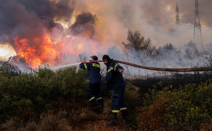 Šumski požari bjesne u okolini Atine