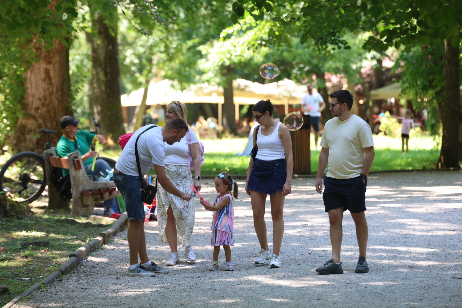 Sunčana nedjelja izmamila građane na Vrelo Bosne