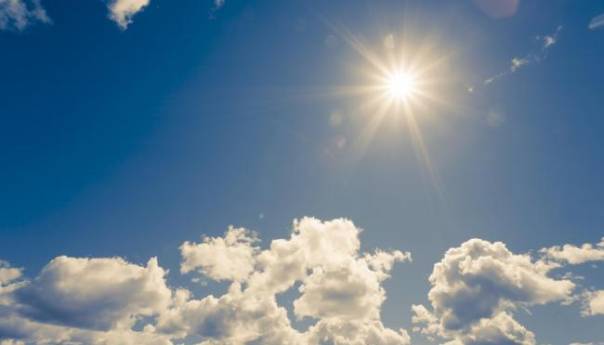 Sunčano vrijeme uz malu do umjerenu oblačnost