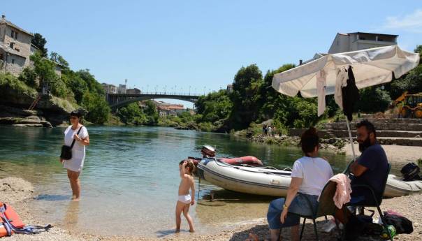 Sunčano vrijeme uz malu do umjerenu oblačnost, temperatura do 33 stepena