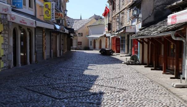 Sunce nije izmamilo Mostarce i Mostarke na ulice