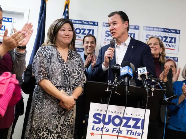 Suozzi pobijedio u New Yorku, demokrate smanjile republikansku većinu u Predstavničkom domu