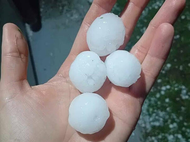 Superćelijska oluja na sjeveru BiH: Katastrofa, led je sve uništio!