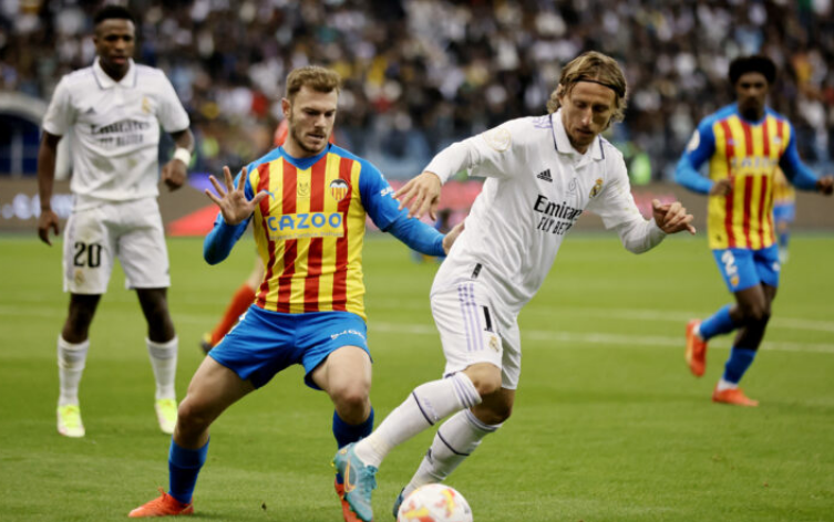 Superkup: Real u penal-seriji preko Valencije do finala