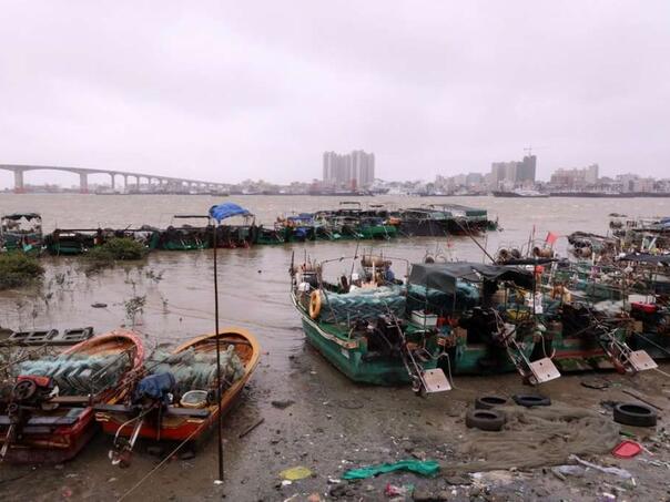 Supertajfun se približava Filipinima, hiljade ljudi evakuirano