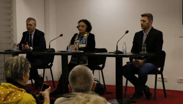 Supruga Alije Isakovića: Danas bi nam dobro došao njegov mir, razboritost i želja za dijalogom