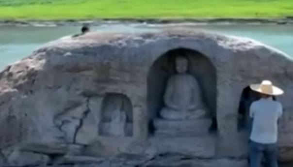 Suša u Kini otkrila tri budistička kipa