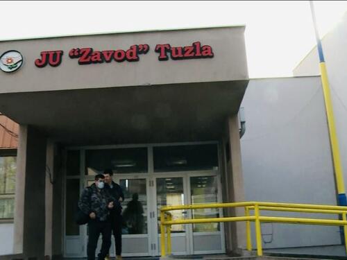 Suspendovan nastavnik iz Tuzle, prijavljen za nasilje nad djevojčicom