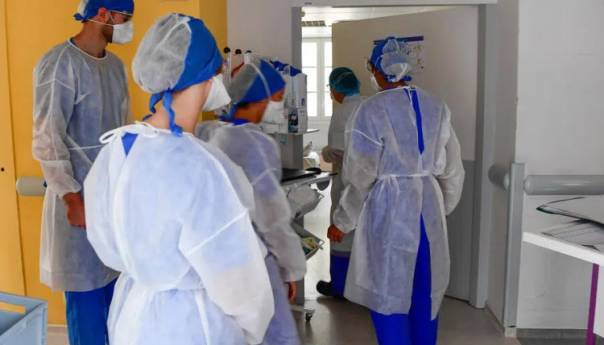 Suspendovano 3.000 nevakcinisanih zdravstvenih radnika u Francuskoj