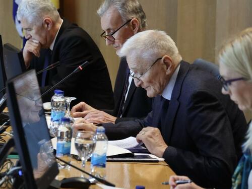 Sutra o smjenama Špirića, Košarca i Amidžića, SNSD najavio dolazak