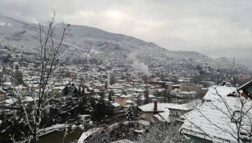 Sutra oblačno sa kišom, u Bosni u noći sa petka na subotu susnježica i snijeg