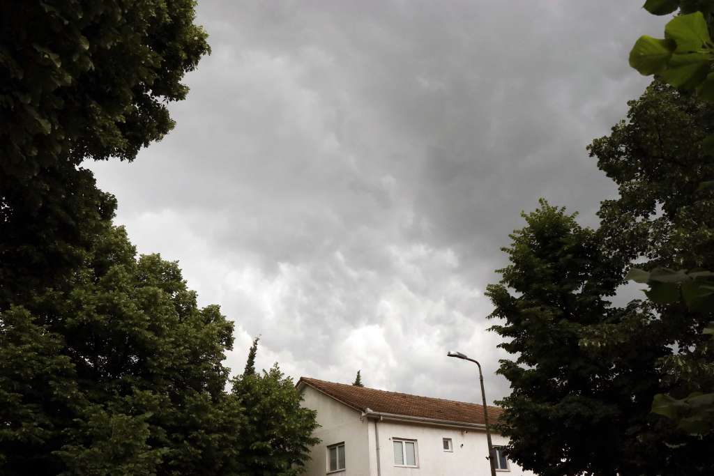 Sutra poslijepodne u Bosni lokalni pljuskovi s grmljavinom, u Hercegovini sunčano