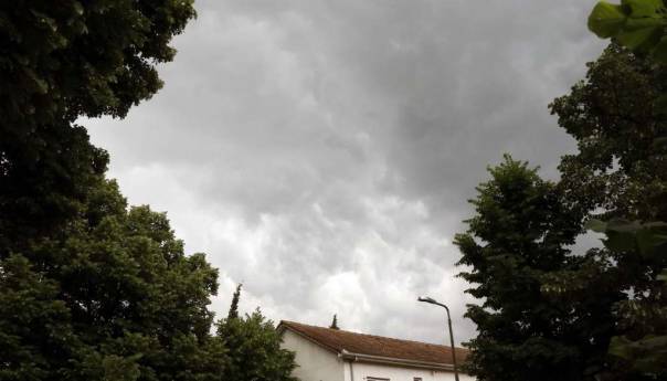 Sutra poslijepodne u Bosni lokalni pljuskovi s grmljavinom, u Hercegovini sunčano