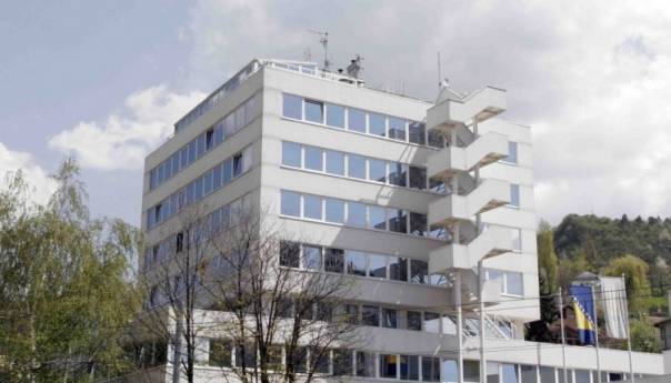 Sutra primopredaja dužnosti između Schmidta i Inzka