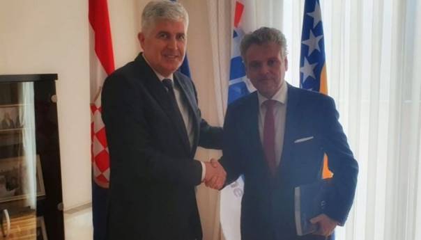 Sutra sastanak Čovića i Sattlera