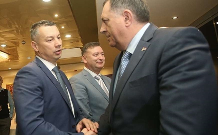 Sutra sastanak delegacija SNSD i DNS