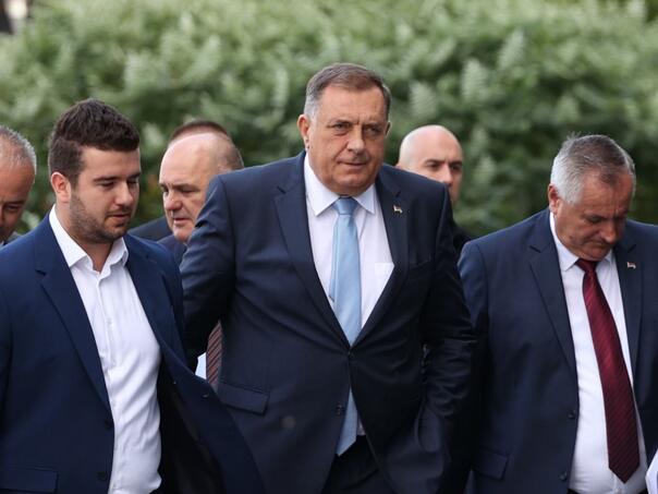 Sutra sastanak SNSD-a, HDZ-a i Trojke, prije sastanka Dodik na Sudu BiH