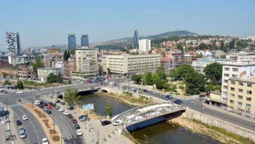 Sutra sunčano uz malu do umjerenu oblačnost, temperatura do 37 stepeni