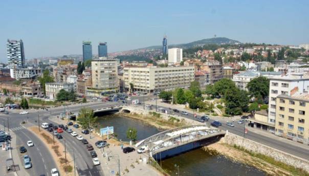 Sutra sunčano uz malu do umjerenu oblačnost, temperatura do 37 stepeni
