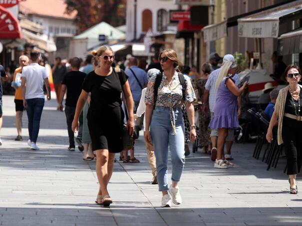 Sutra sunčano uz malu do umjerenu oblačnost, temperatura do 30 stepeni