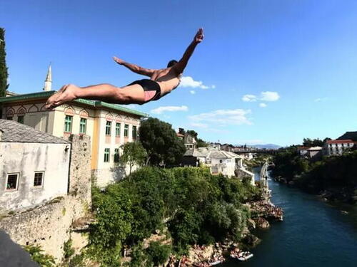 Sutra tradicionalni 459. skokovi sa Starog mosta