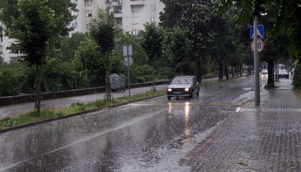 Sutra u Bosni pretežno oblačno sa kišom, u Hercegovini sunčano