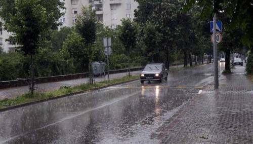 Sutra u Bosni pretežno oblačno sa kišom, u Hercegovini sunčano